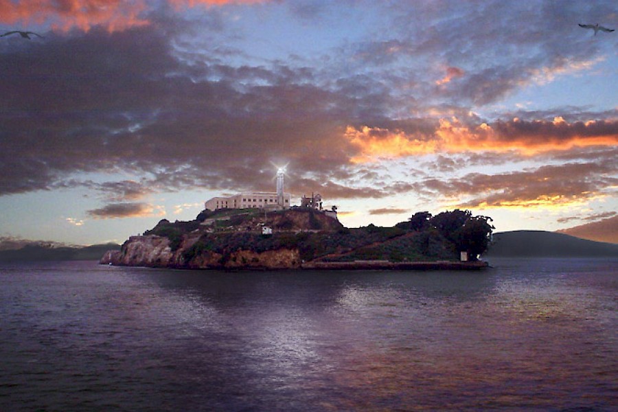 Alcatraz Island - Page 2 Alcatrazislandatsunset.900x600